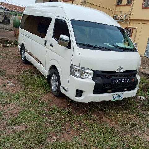 HIACE BUS