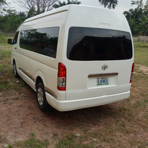 HIACE BUS
