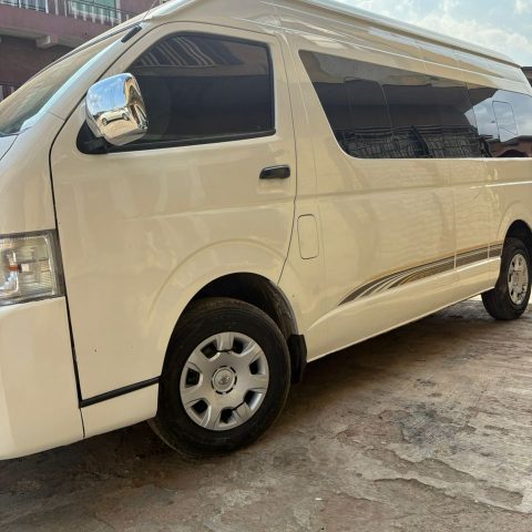 HIACE BUS