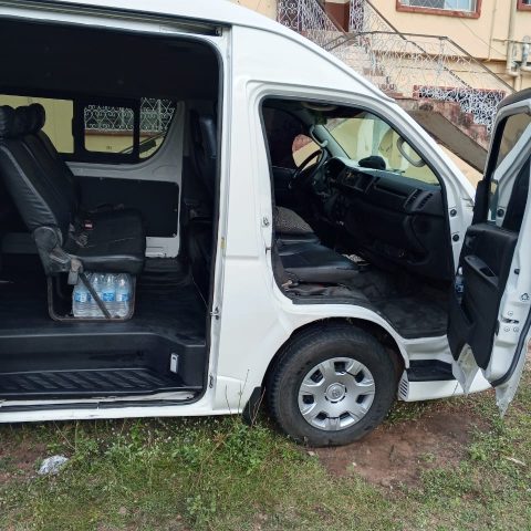 HIACE BUS